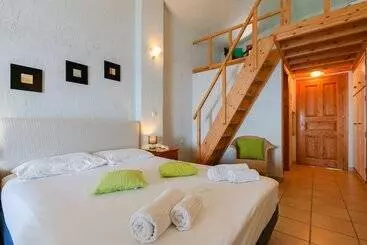 Grekis Beach Hotel And Apartments