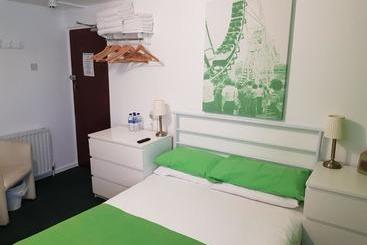 Oakleigh Guest House