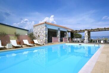 Aeolis Apartments & Studios