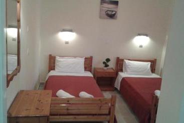 ツーリストアパートメント Apartments Elena