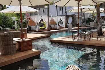 ホテル Hôtel 20 Degrés Sud   Relais & Châteaux