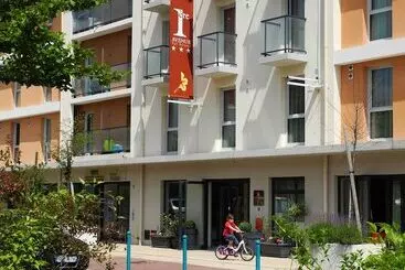 Апарт-отель Villa Val Senart 1ere Avenue