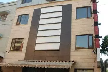 Hotelli Fabexpress Yug Villa Karol Bagh