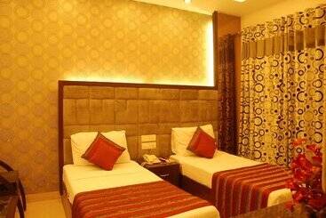 فندق Fabexpress Yug Villa Karol Bagh