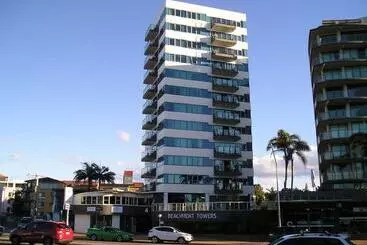 בית מלון כפרי Beachfront Towers