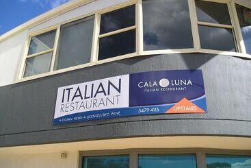 בית מלון כפרי Beachfront Towers