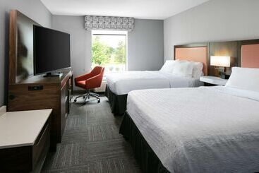 فندق Hampton Inn & Suites West Bend