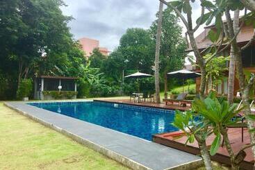 酒店 Riverhouse Resort