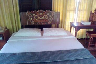 هتل Momchailai River Retreat