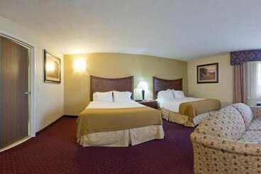 Holiday Inn Express Hotel & Suites Pierre Fort Pierre, An Ihg