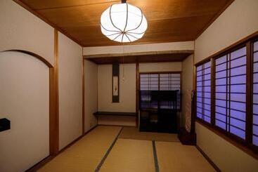 Yufuin Onsen Wafu Ryokan Tsuenosho