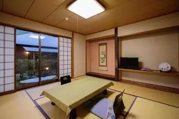 Yufuin Onsen Wafu Ryokan Tsuenosho