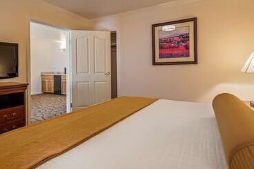 Отель Best Western Salinas Monterey