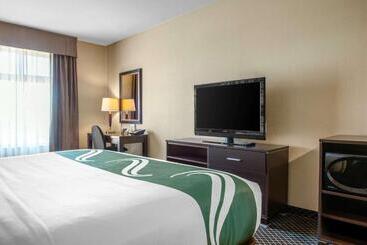 בית מלון כפרי Quality Inn & Suites