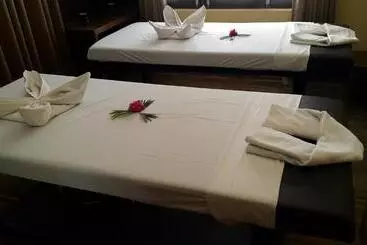 هتل Middle Path & Spa