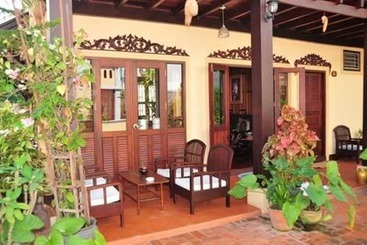 خانه Villa Senesouk Luang Prabang