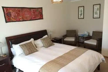 Отель Harpers On The Beach