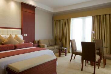 Отель Lewis Grand