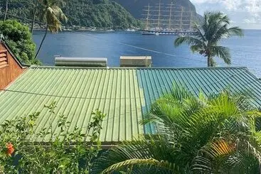 هتل The Still Beach House