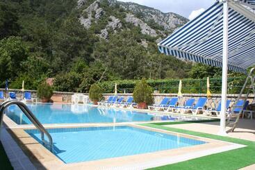 Canada Hotel & Bungalows