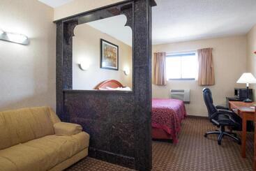 בית מלון כפרי Red Roof Inn Copiague