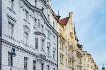 آپارتمان‌های توریست‌ها Old Town Square Apartments