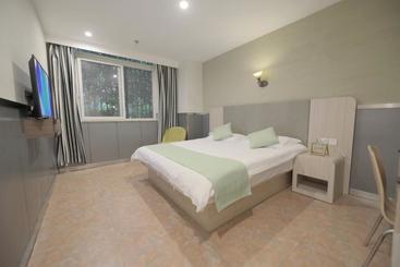 Hostel Tours  Soho Garden