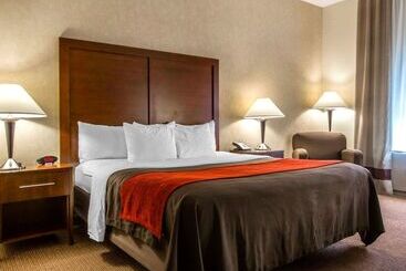 בית מלון כפרי Comfort Inn & Suites Adj To Akwesasne Mohawk Casino