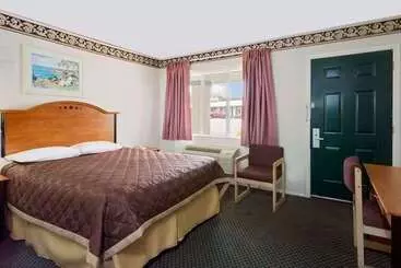 ホテル Knights Inn Madison Heights