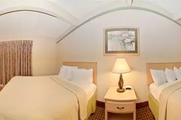 호텔 Quality Inn Lake Of The Ozarks