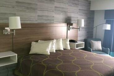 هتل Super 8 By Wyndham Manchester Airport