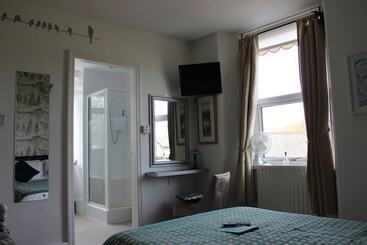 Hotelli Invergarry Room Only Guest House For Adults