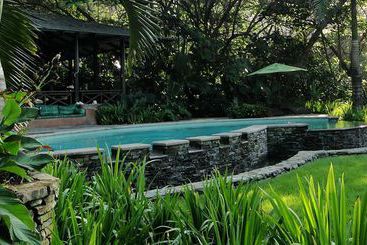 호텔 Latitude 10 Exclusive Beach Resort