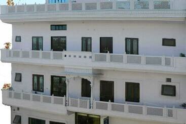 בית מלון כפרי Satkar