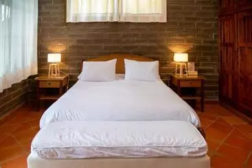 Отель Nirvana Restaurant & Retreat