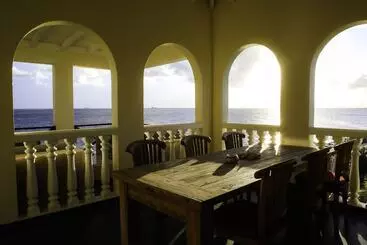 هتل Scuba Lodge & Suites