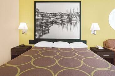 فندق Super 8 By Wyndham Sumter