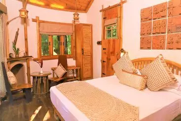 酒店 The Den Corbett Resort