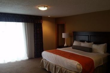 Hotel Grand Forks Inn & Suites