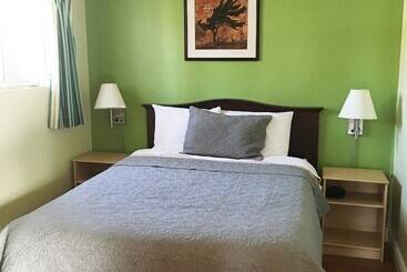 هتل Lakeshore Suites