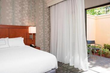 فندق Courtyard By Marriott Traverse City