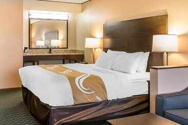 Отель Quality Inn & Suites