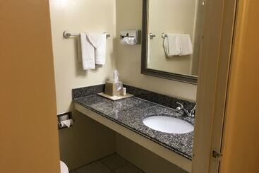 فندق Big Spring Inn Madisonville