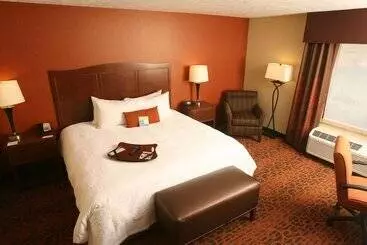 فندق Hampton Inn & Suites By Hilton Fargo Medical Center