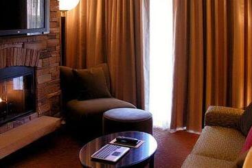 La Bellasera Hotel & Suites