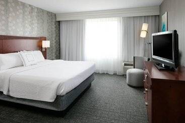 هتل Courtyard By Marriott Omaha Aksarben Village