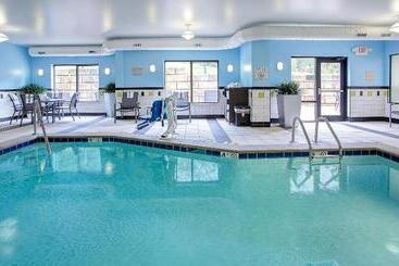 בית מלון כפרי Fairfield Inn & Suites Kodak