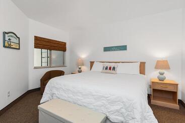 هتل Beach House Inn & Suites