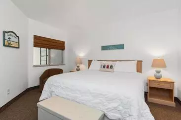 酒店 Beach House Inn & Suites