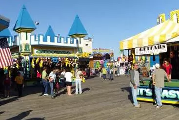 Buoy 16 Motel By The Beach